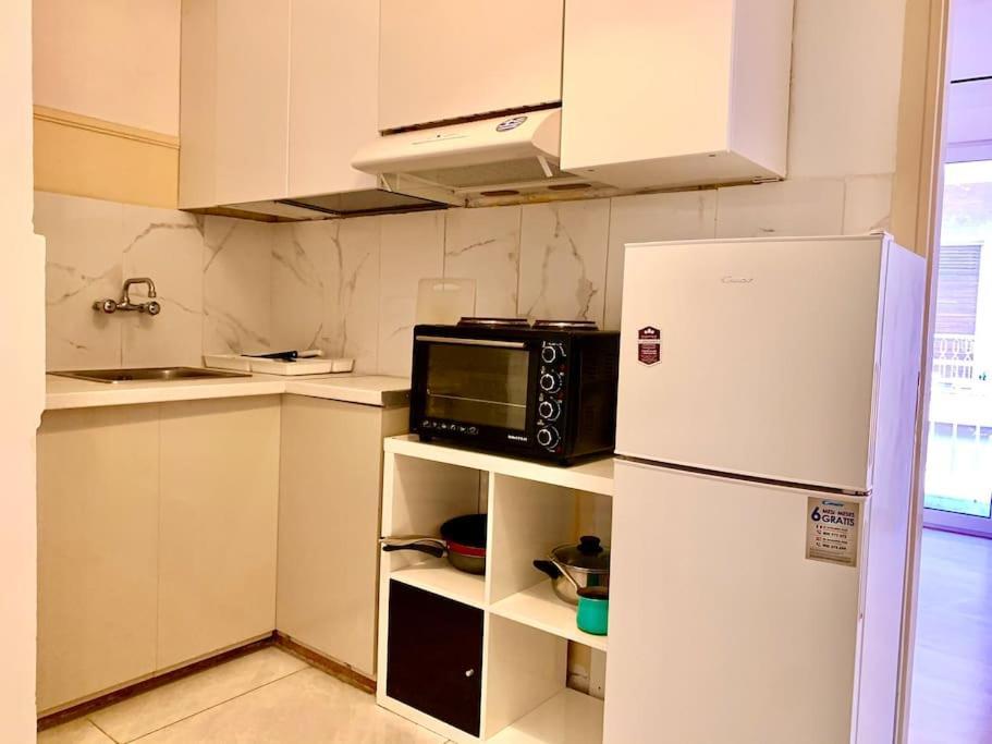 2 Bedroom Apartment 300 Meters Metro Aghios Loanis Athens Exterior photo